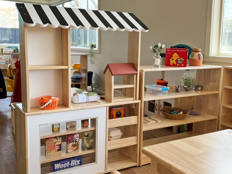 Provocation table for platypus room